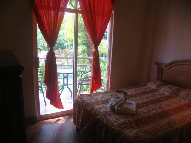רינקון דה גוויאביטוס Hotel Y Suites Bugambilias מראה חיצוני תמונה