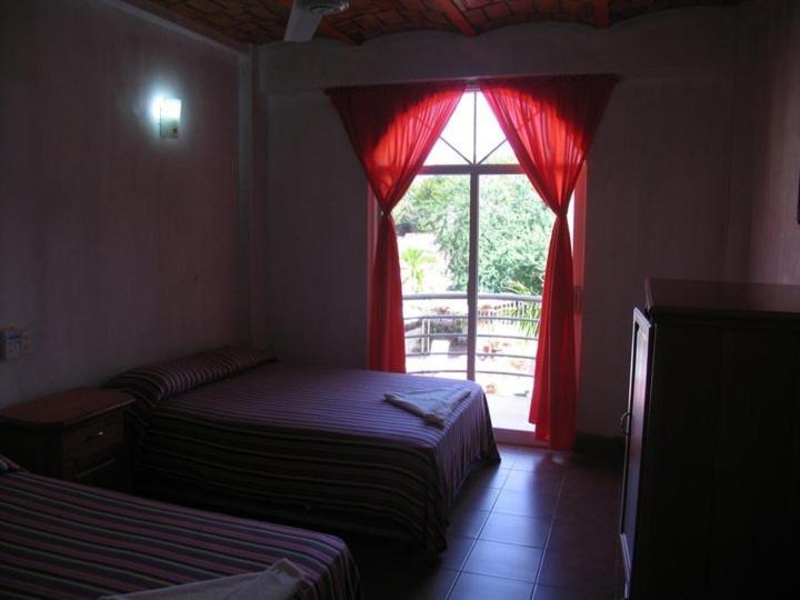 רינקון דה גוויאביטוס Hotel Y Suites Bugambilias מראה חיצוני תמונה