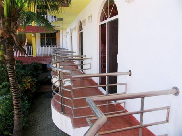 רינקון דה גוויאביטוס Hotel Y Suites Bugambilias מראה חיצוני תמונה