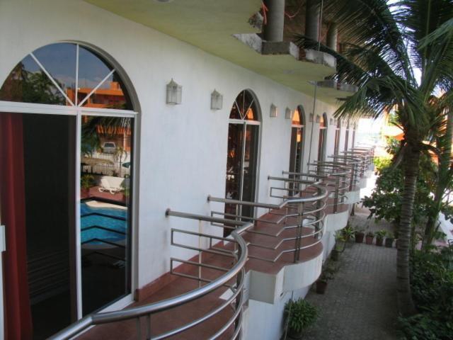 רינקון דה גוויאביטוס Hotel Y Suites Bugambilias מראה חיצוני תמונה